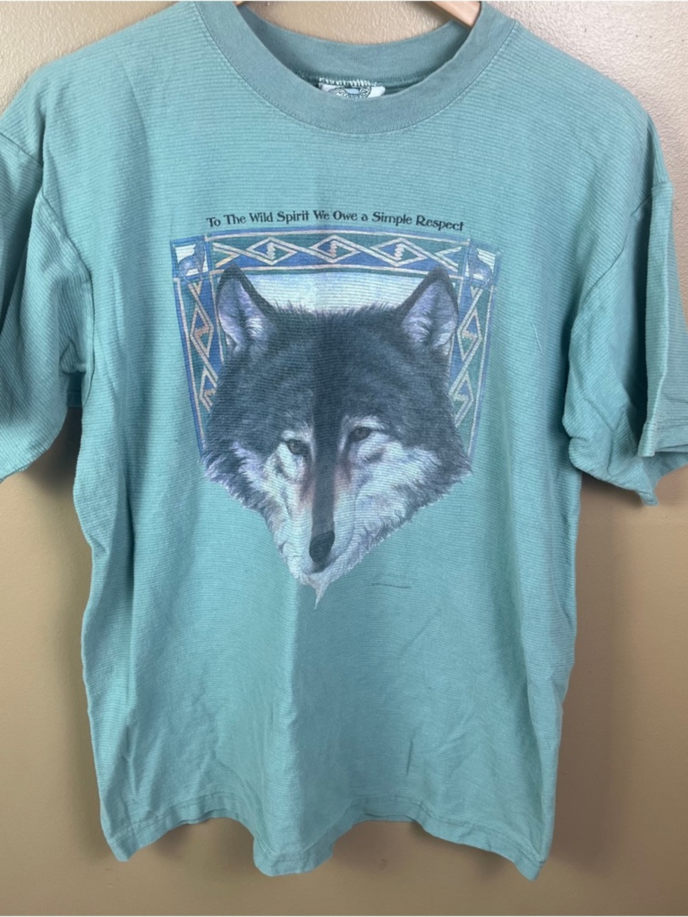 Earthly Concerns Vinage Distressed Wolf Graphic Tee Size Large
